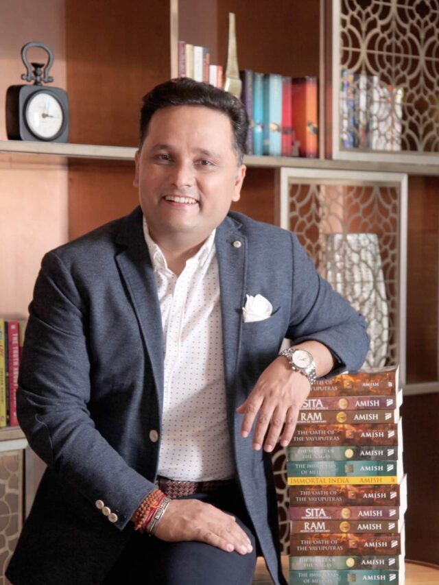 7 Best Books Recommended By Amish Tripathi   Cropped Amish With His Books 2020 