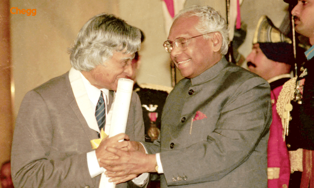 Dr. APJ Abdul Kalam receiving Bharat Ratna