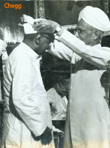 Dr. Rajendra Prasad receiving Bharat Ratna